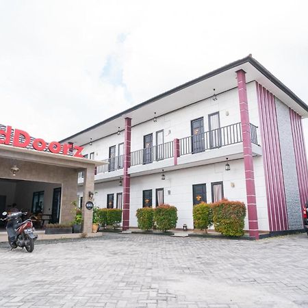 Reddoorz @ Wisma Pangrango Palangkaraya Eksteriør billede
