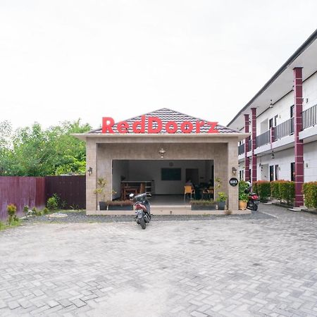 Reddoorz @ Wisma Pangrango Palangkaraya Eksteriør billede