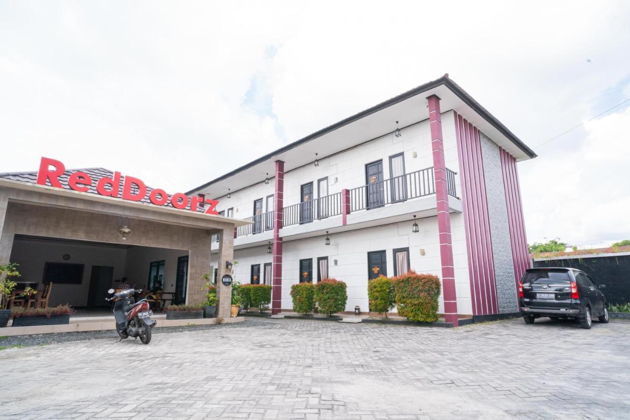 Reddoorz @ Wisma Pangrango Palangkaraya Eksteriør billede
