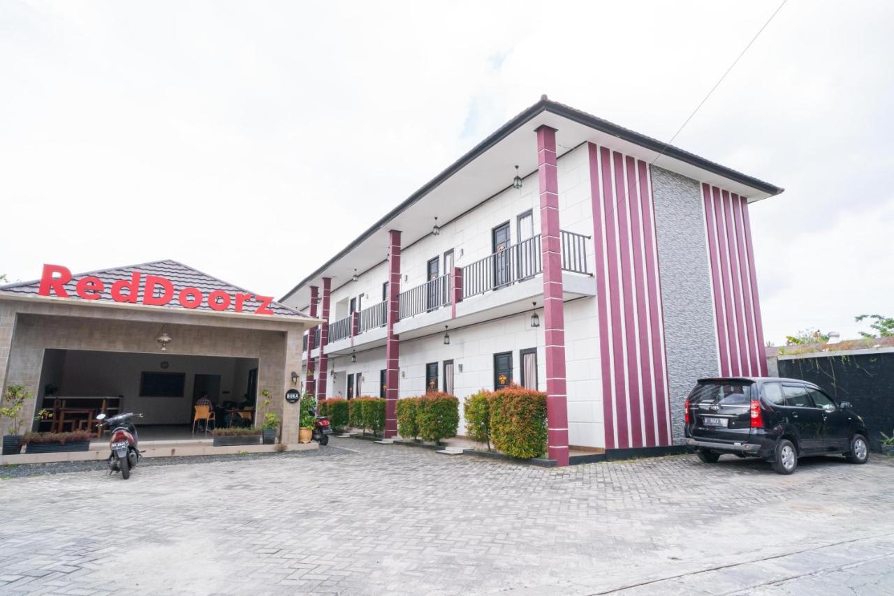 Reddoorz @ Wisma Pangrango Palangkaraya Eksteriør billede