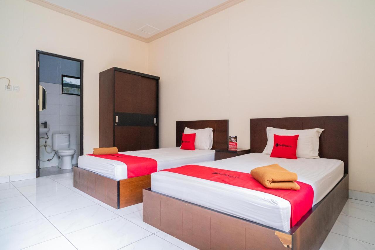 Reddoorz @ Wisma Pangrango Palangkaraya Eksteriør billede