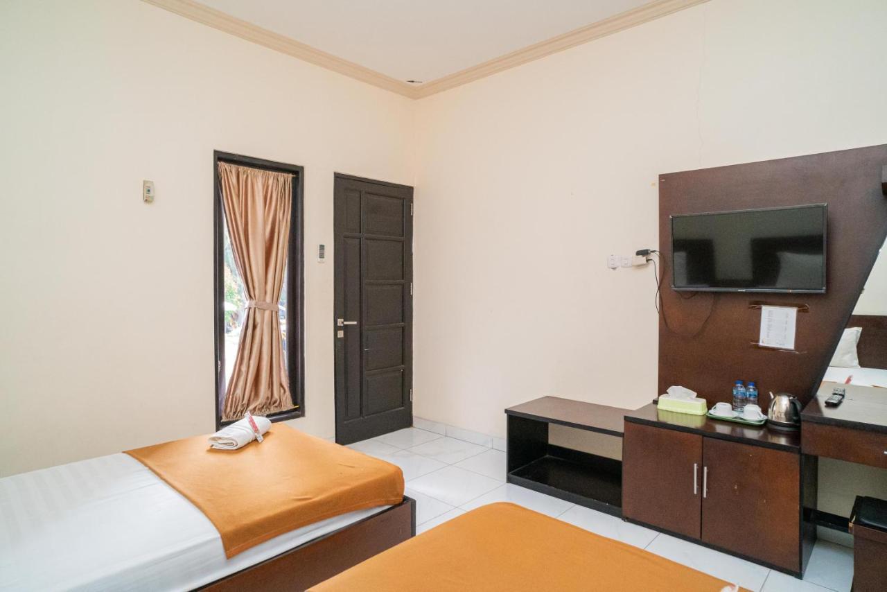 Reddoorz @ Wisma Pangrango Palangkaraya Eksteriør billede