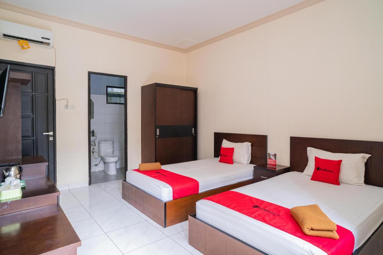 Reddoorz @ Wisma Pangrango Palangkaraya Eksteriør billede